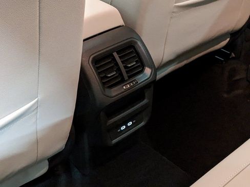 New 2026 Volkswagen Taos SE image 23