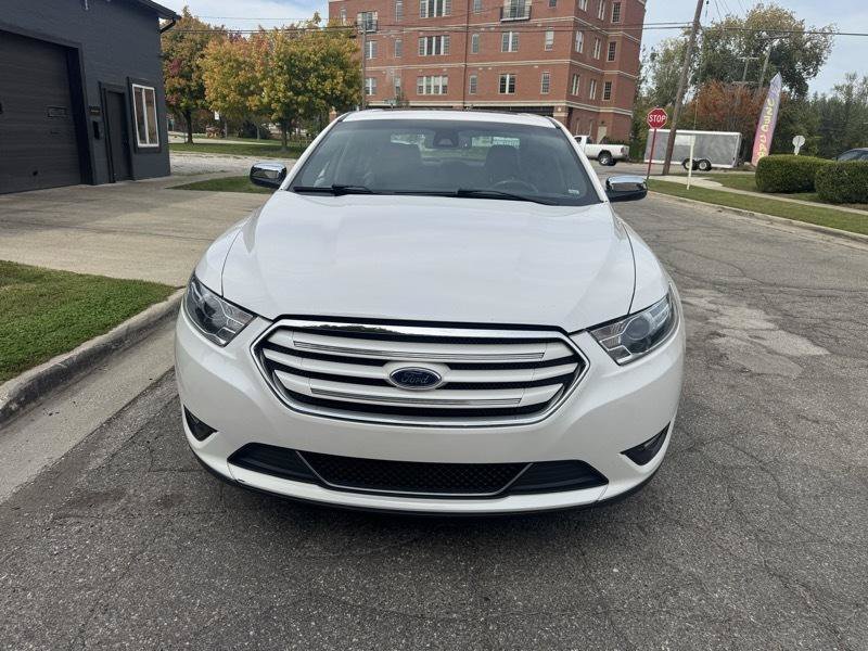 Used 2018 Ford Taurus Limited AWD/4WD image 4