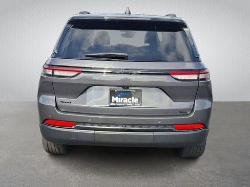 Used 2023 Jeep Grand Cherokee Altitude image 5