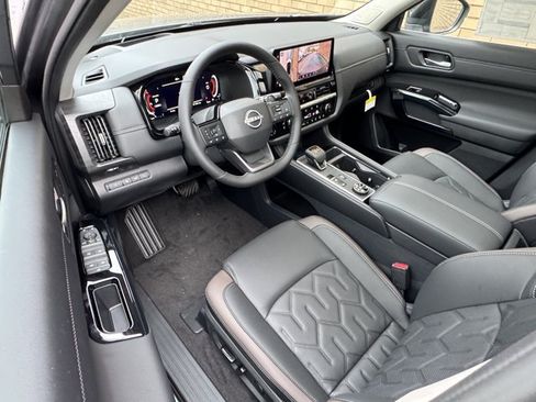 New 2026 Nissan Pathfinder Platinum AWD/4WD image 35