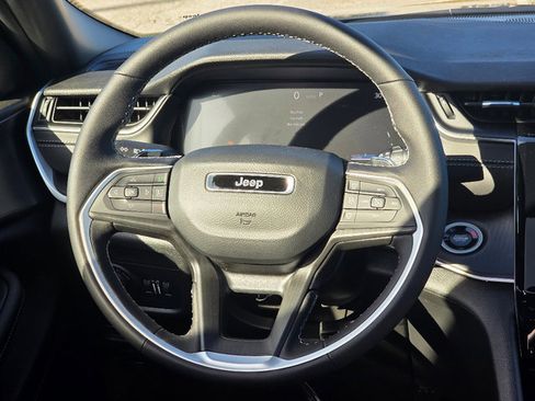 New 2025 Jeep Grand Cherokee Laredo image 14