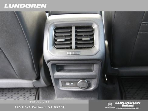 Used 2022 Volkswagen Tiguan SE image 26