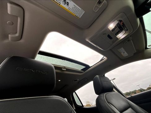 Used 2021 GMC Acadia Denali w/ Denali Technology Package image 22