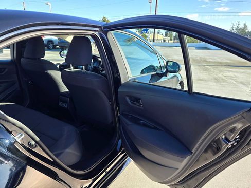 Used 2025 Toyota Corolla LE image 14