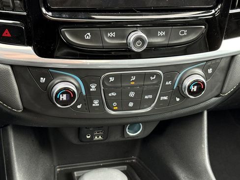 Used 2023 Chevrolet Traverse Premier image 30