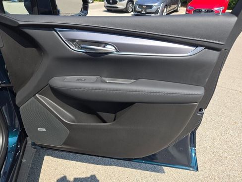 New 2025 Cadillac XT5 Luxury image 7