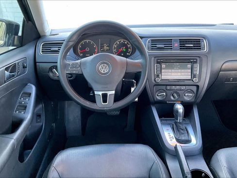 Used 2011 Volkswagen Jetta SE image 6