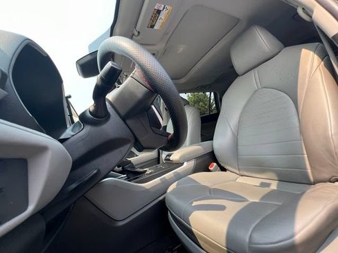 Used 2023 Toyota Highlander XLE AWD/4WD image 18