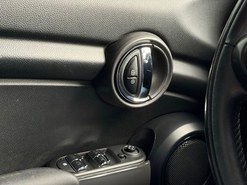 Used 2017 MINI Cooper 4-Door Hardtop image 16