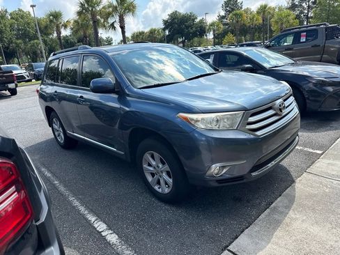 Used 2013 Toyota Highlander Plus FWD image 2