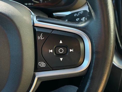 Used 2020 Volvo XC60 T5 Momentum w/ Protection Package Premier image 14