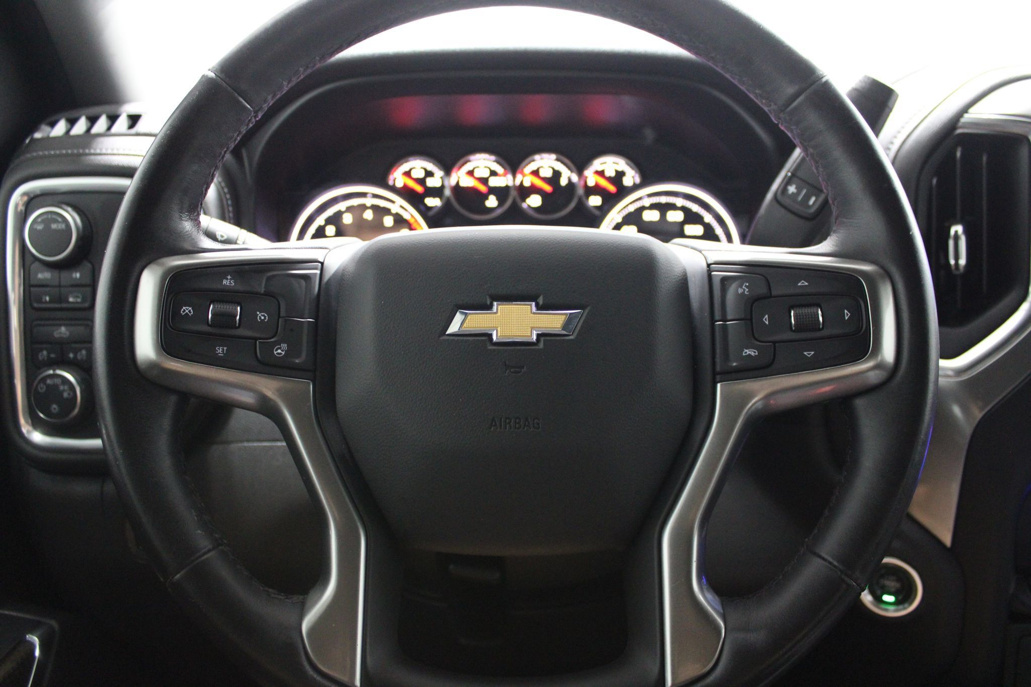 Used 2021 Chevrolet Silverado 1500 LT AWD/4WD image 29