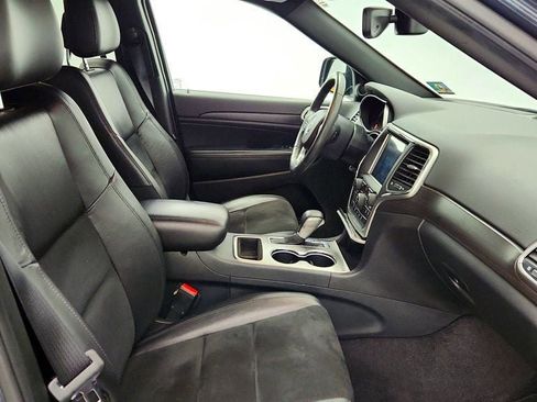 Used 2018 Jeep Grand Cherokee Altitude image 23