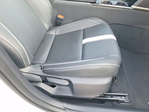 Used 2025 Toyota Camry SE image 34