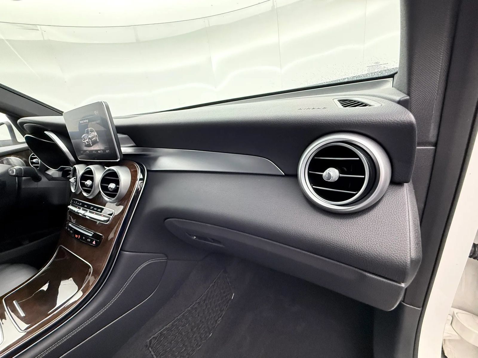 Used 2018 Mercedes-Benz GLC 300 4MATIC image 13