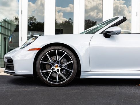 Used 2025 Porsche 911 Carrera image 5