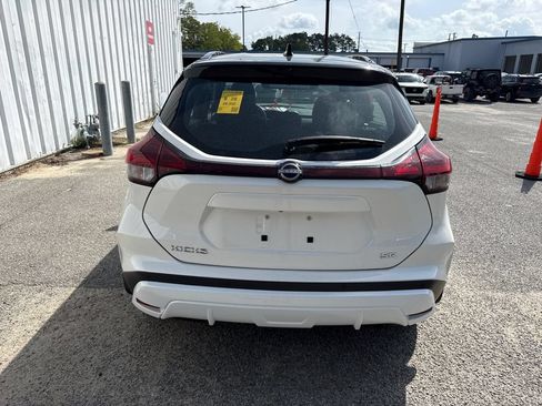 Used 2023 Nissan Kicks SR FWD image 7
