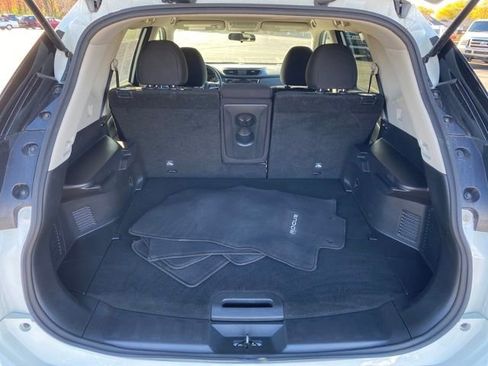 Used 2020 Nissan Rogue SV image 18