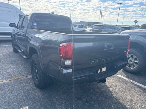 Used 2022 Toyota Tacoma SR5 w/ Technology Package RWD image 5