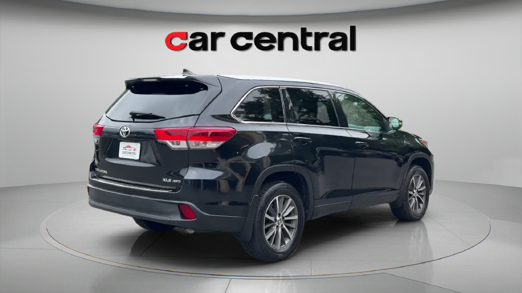 Used 2018 Toyota Highlander XLE AWD/4WD image 5