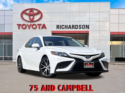 Used 2024 Toyota Camry SE FWD image 1