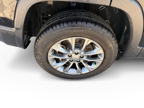 Used 2021 Jeep Cherokee Latitude Lux FWD image 16