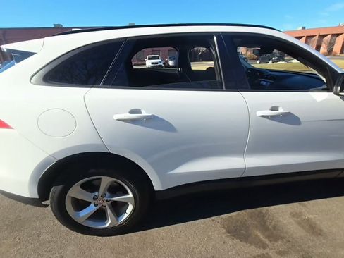 Used 2018 Jaguar F-PACE Premium image 2