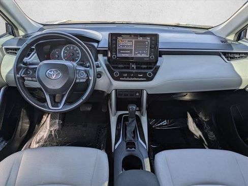 Used 2022 Toyota Corolla Cross LE AWD/4WD image 17