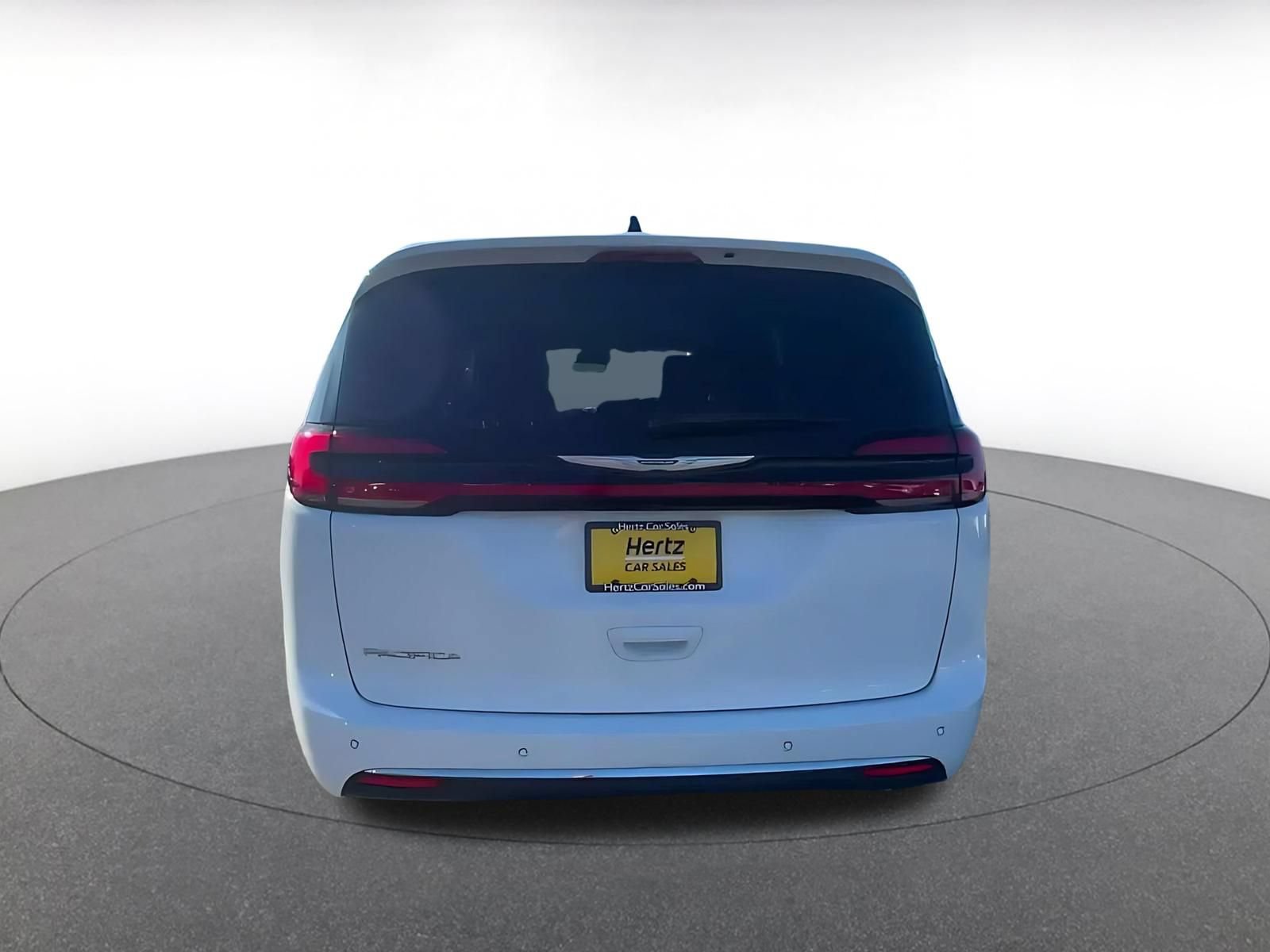 Used 2024 Chrysler Pacifica Touring-L FWD image 12