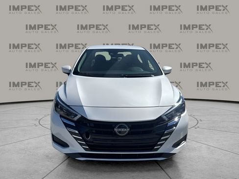 Used 2025 Nissan Versa SV image 8