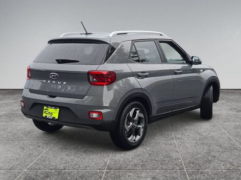 Used 2023 Hyundai Venue SEL FWD image 5