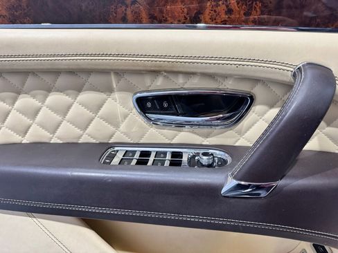 Used 2018 Bentley Bentayga AWD/4WD image 17
