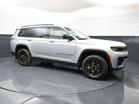 New 2026 Jeep Grand Cherokee L 4WD image 1
