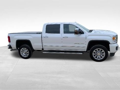 Used 2019 GMC Sierra 2500 Denali w/ Duramax Plus Package AWD/4WD image 2