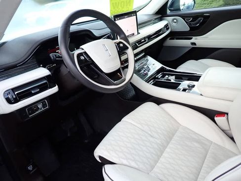 Used 2023 Lincoln Aviator Black Label w/ Dynamic Handling Package image 17