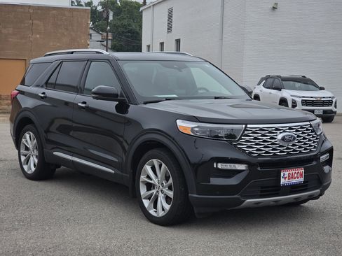 Used 2022 Ford Explorer Platinum w/ Technology Package RWD image 3