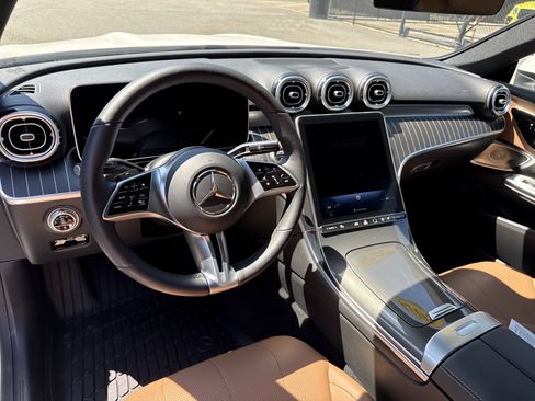 Used 2024 Mercedes-Benz CLE 300 4MATIC Coupe image 17