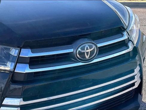 Used 2017 Toyota Highlander FWD V6 image 29