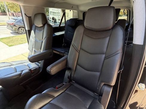 Used 2018 Cadillac Escalade ESV Luxury RWD image 16