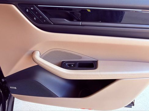 Certified 2025 Porsche Macan 4 Electric AWD/4WD image 34