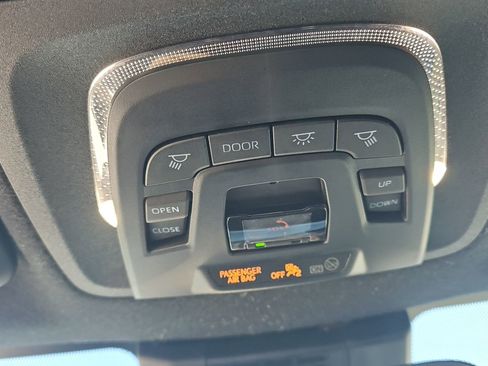 Certified 2023 Toyota Corolla SE w/ SE Premium Package image 21