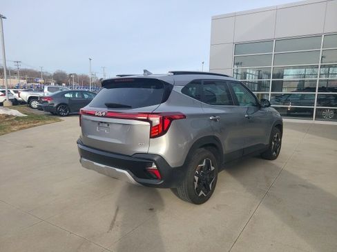 Used 2024 Kia Seltos EX image 7