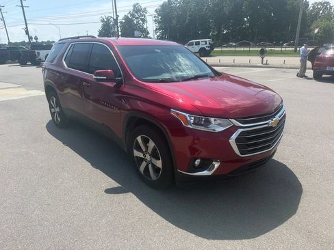 Used 2020 Chevrolet Traverse LT w/ LT Premium Package AWD/4WD image 1