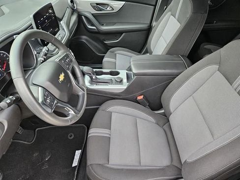 Used 2025 Chevrolet Blazer LT image 9