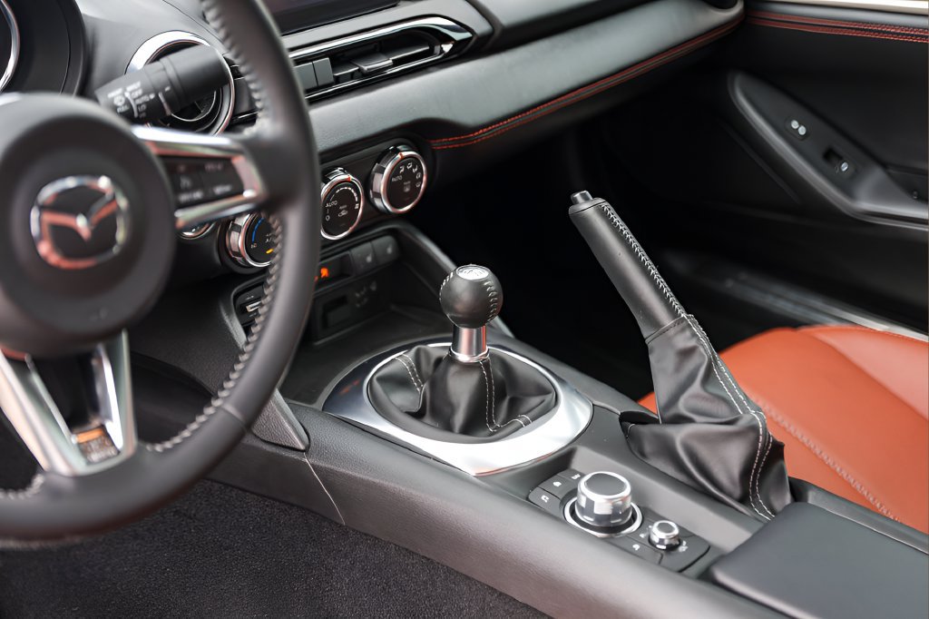 Used 2022 MAZDA MX-5 Miata RF Grand Touring RWD image 11