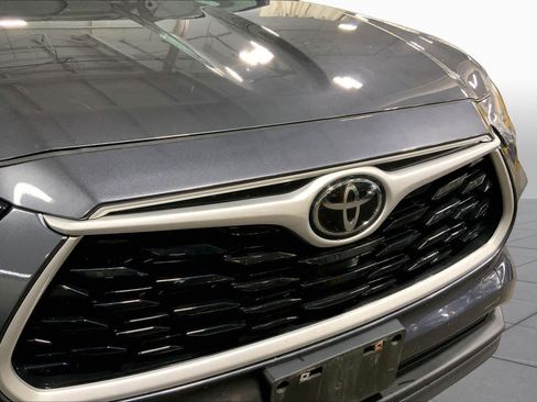 Used 2023 Toyota Highlander XLE AWD/4WD image 30