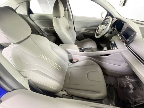 Used 2023 Hyundai Elantra SEL image 25