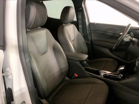 Used 2025 Buick Encore GX Preferred AWD/4WD image 8
