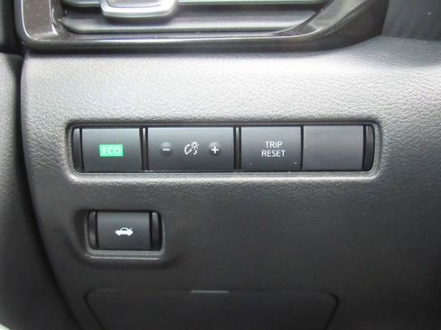 Used 2023 Nissan Sentra SV image 32