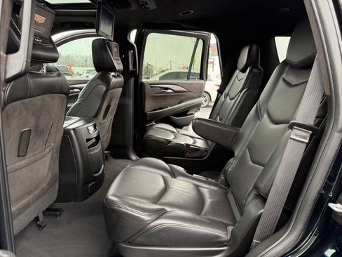 Used 2018 Cadillac Escalade Platinum image 14
